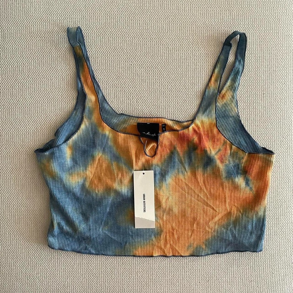 NWT out from under Jill notched cropped tank size M in orange and blue tie dye